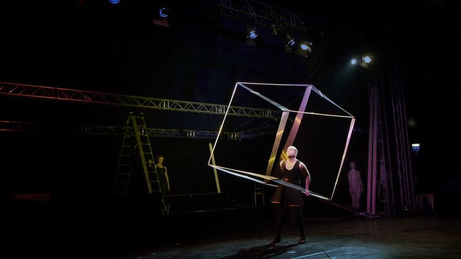 Žonglér Ati - nový cirkus, light show — fotka 4