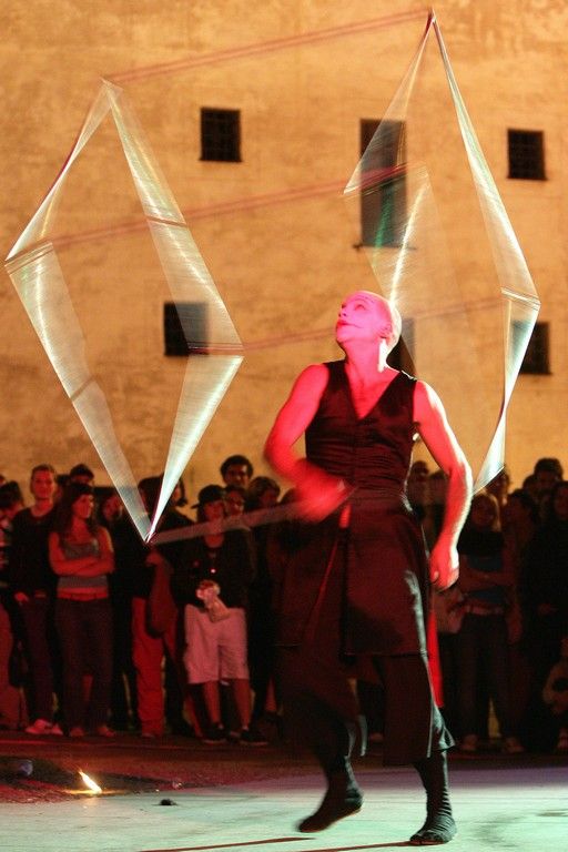 Žonglér Ati - nový cirkus, light show — fotka 8