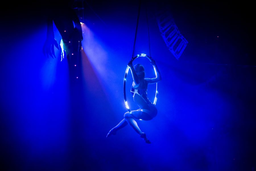 Světelný aerial hoop — fotka 3