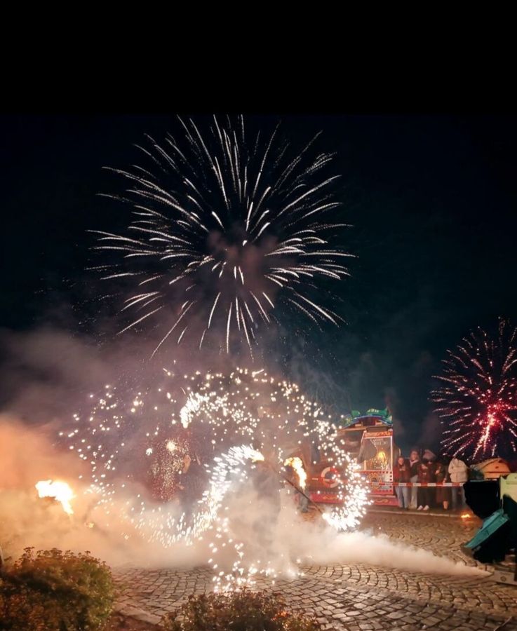 Ohnivá - pyrotechnická skupina STREET SHOW Znojmo  — fotka 7