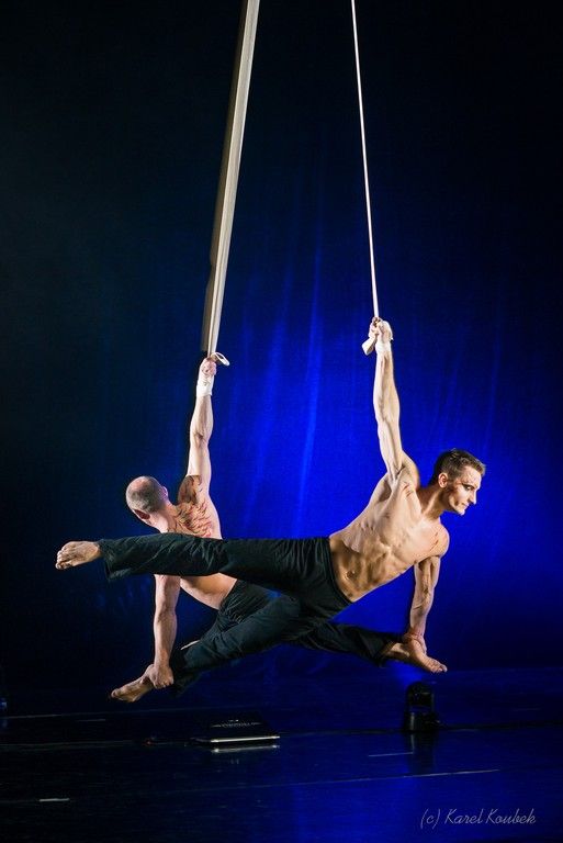Pyroterra Acrobatic show — fotka 3