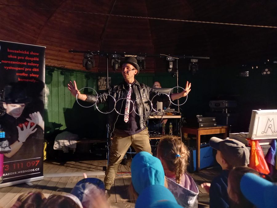 Profesionální kouzelnické vystoupení // Magic Show of RadekR — fotka 2