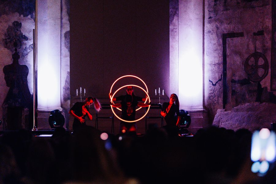 TANEC + SVĚTLA (High heels & LED show) — fotka 4