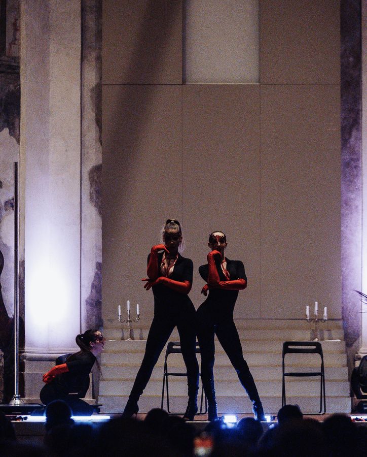 TANEC + SVĚTLA (High heels & LED show) — fotka 5