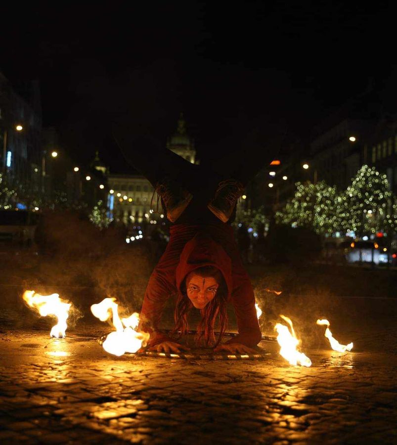 Fireshow Cirkus van karavan — fotka 3
