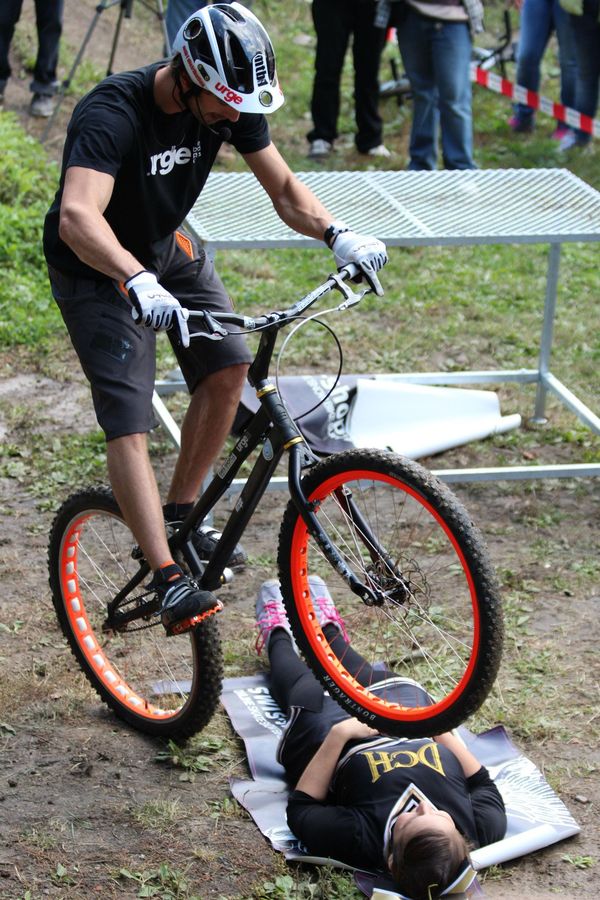 Biketrial show - základní set překážek