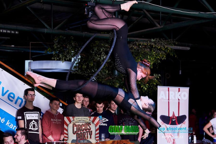Aerial hoop duo — fotka 7