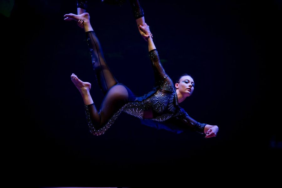 Aerial hoop duo — fotka 2
