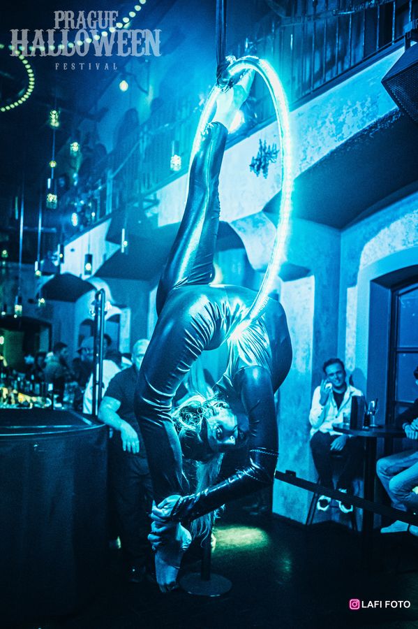 Světelný aerial hoop — fotka 5