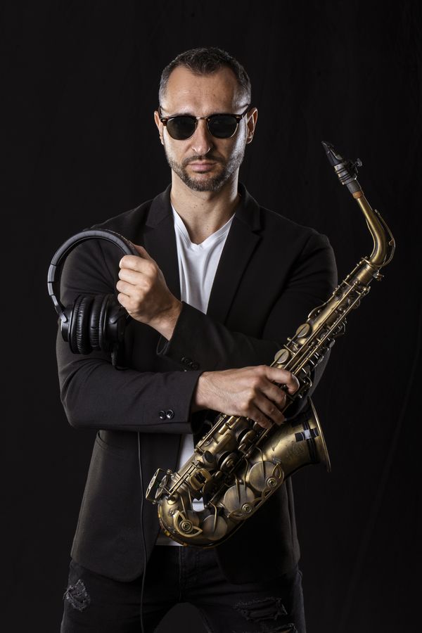 DJ&SAX PERFORMANCE