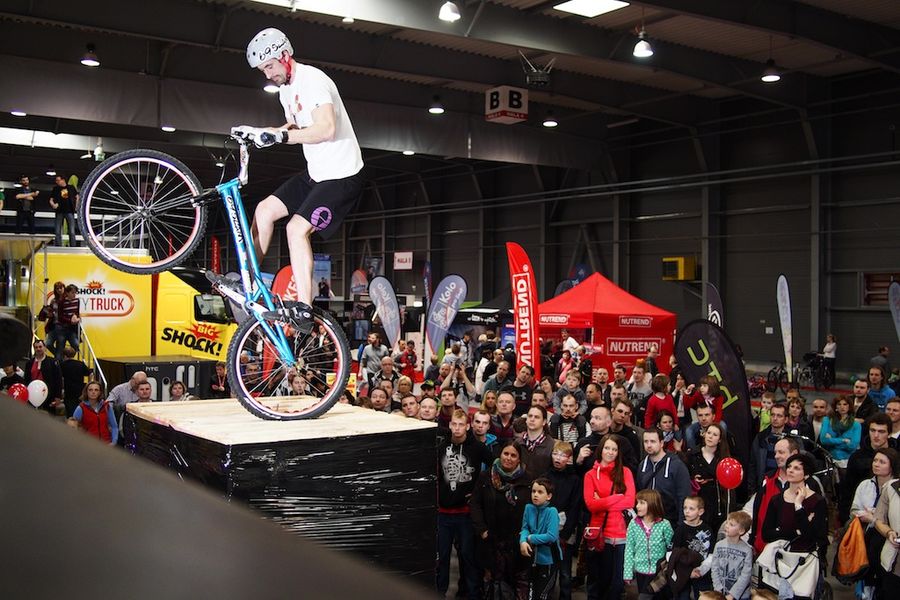 Biketrial show - rozšířený set překážek — fotka 3