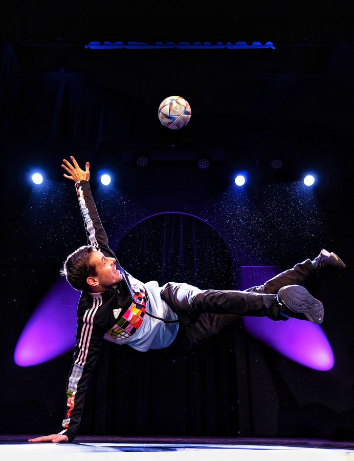 Footbag a Freestyle Fotbal Show | 9x MISTR SVĚTA - Honza Weber — fotka 3