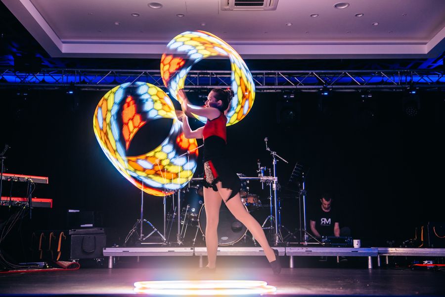Hula Hoop světelná show s Vaším logem — fotka 4