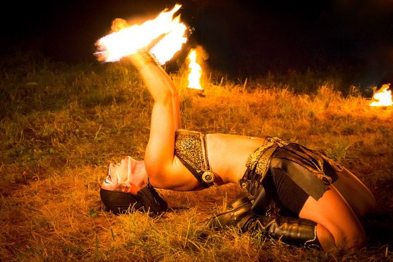 Interier fireshow Ilusias | tanec světel