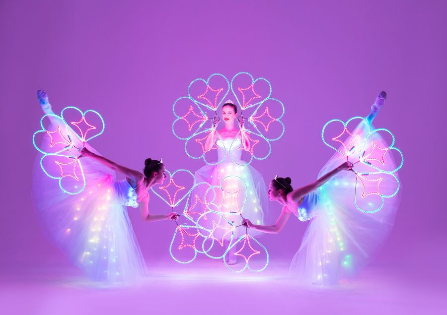 LED & Dance Show "Frozen Queens"