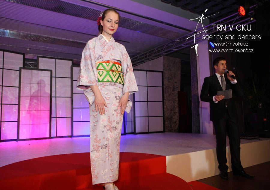 Modní přehlídka japonských kimon