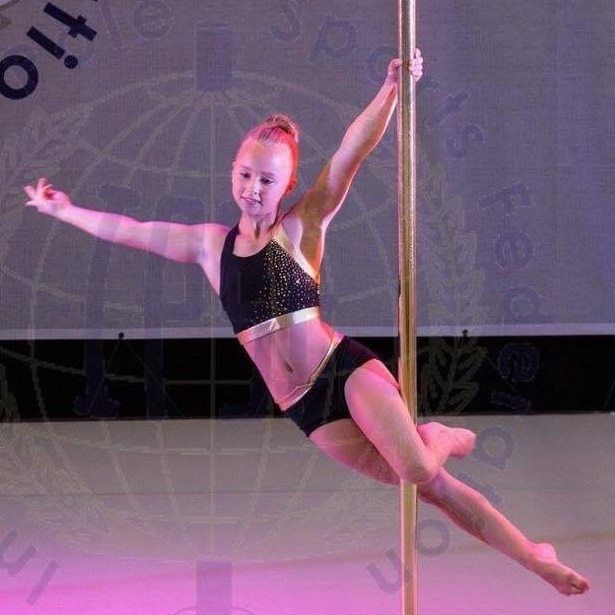 Pole dance vystoupení — fotka 7