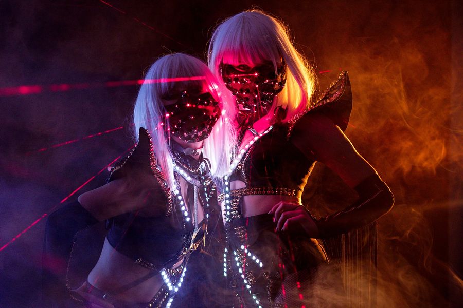 Světelné & laser GoGo tanečnice — fotka 2