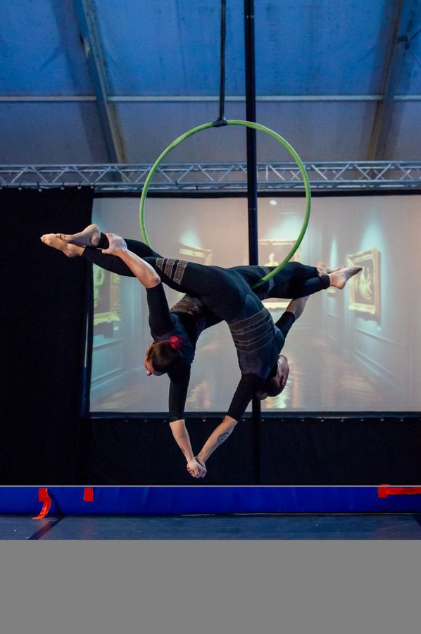 Aerial hoop doubles — fotka 3
