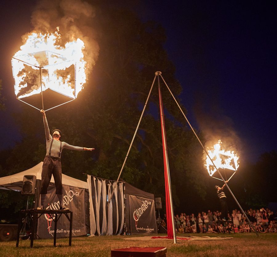 Půlnoční cirkus