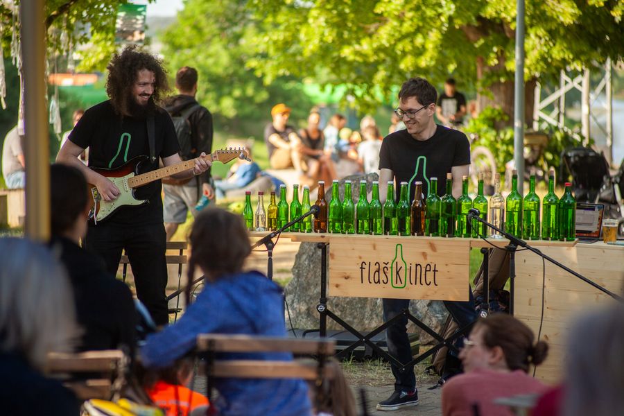 Flaškinet – show unikátní lahvové hudby — fotka 2