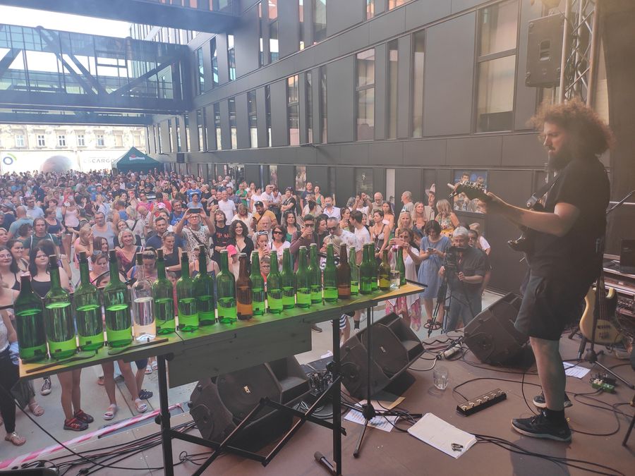 Flaškinet – show unikátní lahvové hudby — fotka 1