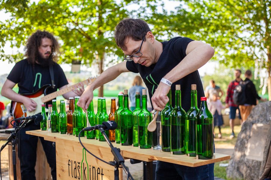 Flaškinet – show unikátní lahvové hudby — fotka 3