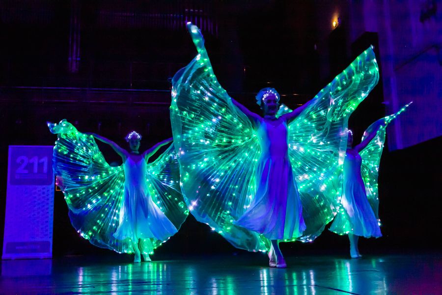 SVĚTELNÁ SHOW - "Crystalize"