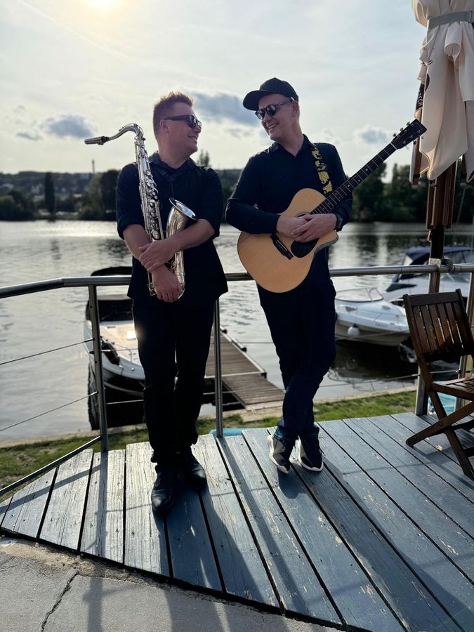 Ibby and Matt - duo - kytara, zpěv, sax — fotka 4