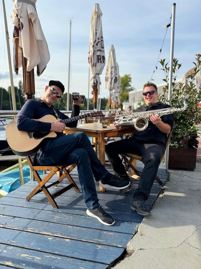 Ibby and Matt - duo - kytara, zpěv, sax — fotka 3
