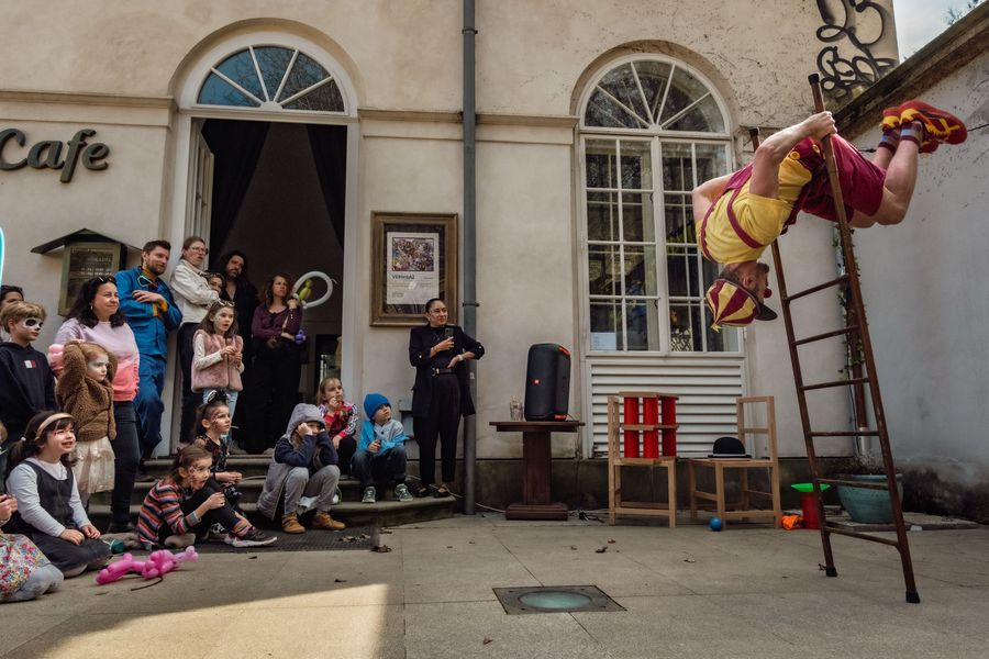 Klaun Bailo - Akrobaticko humorná show pro všechny generace — fotka 4