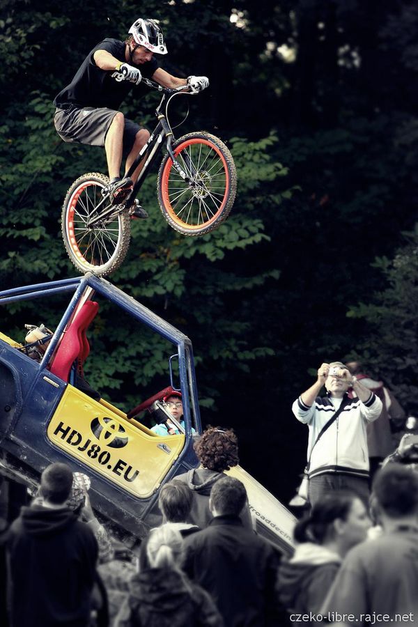 Biketrial show - rozšířený set překážek — fotka 6