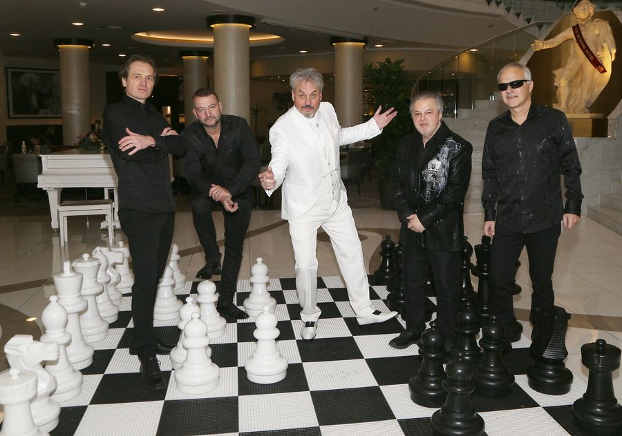 Gott Cover Band hraje písně Zlatého slavíka — fotka 1