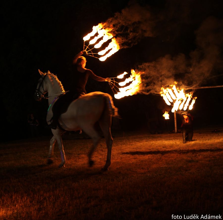 Fire dance — fotka 3