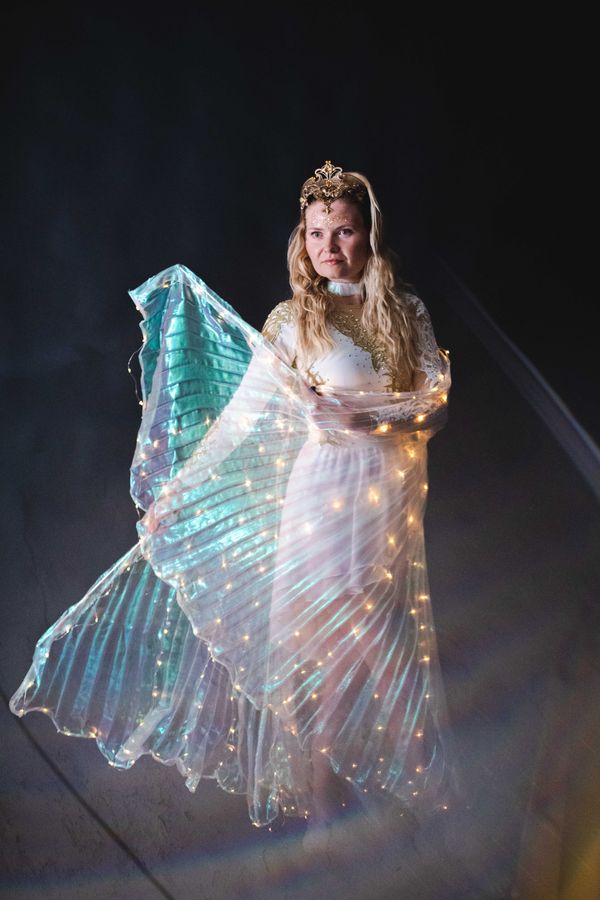 Elegantní světelná taneční show Anya — fotka 3