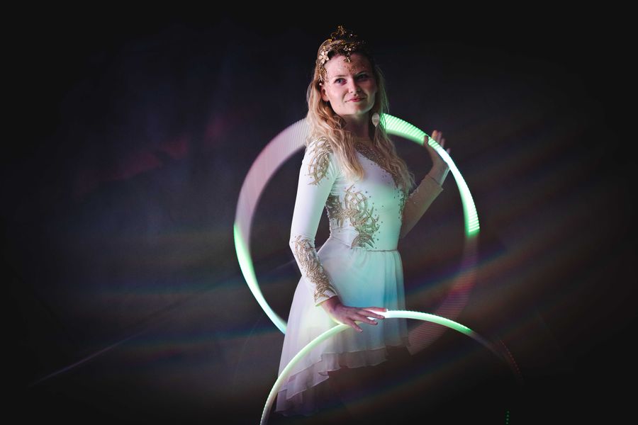 Elegantní světelná taneční show Anya