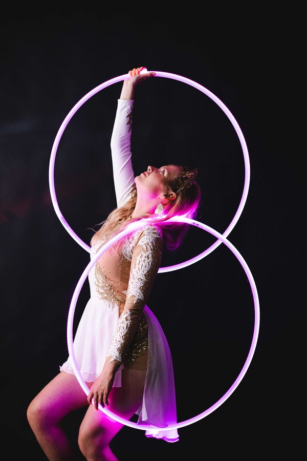 Elegantní světelná taneční show Anya — fotka 4