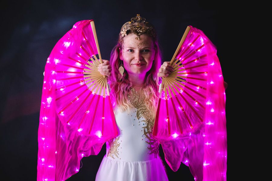 Elegantní světelná taneční show Anya — fotka 2