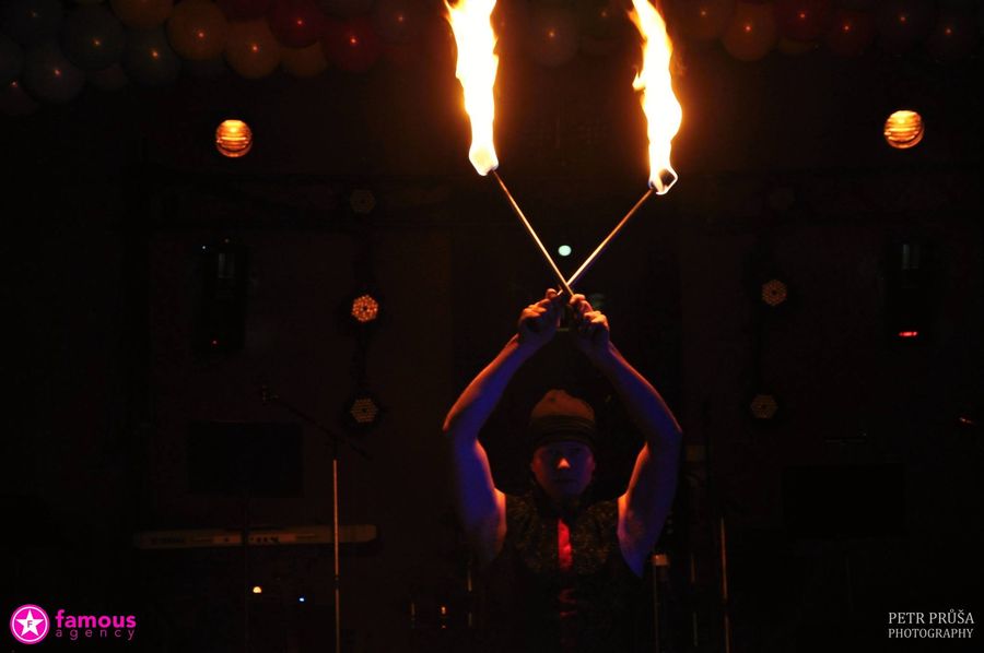 Hypnotica Indoor Fireshow — fotka 6