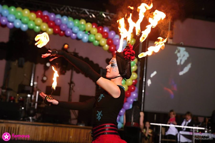 Hypnotica Indoor Fireshow — fotka 4