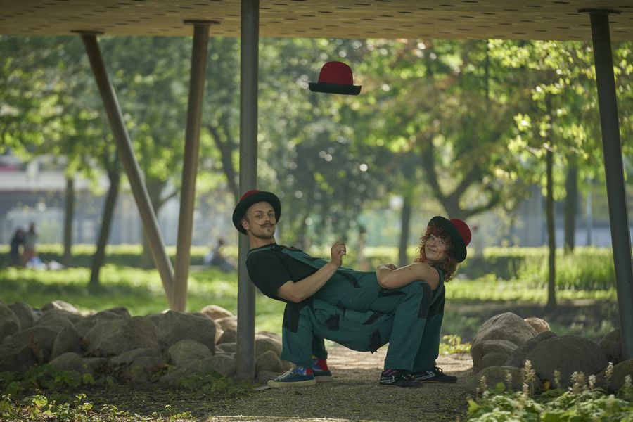 Novocirkusové duo - Akrobacie, žonglování a kouzla — fotka 3