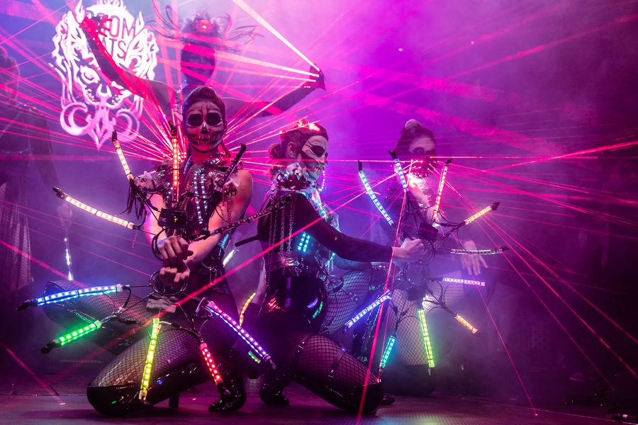 Futuristická sexy světelná show