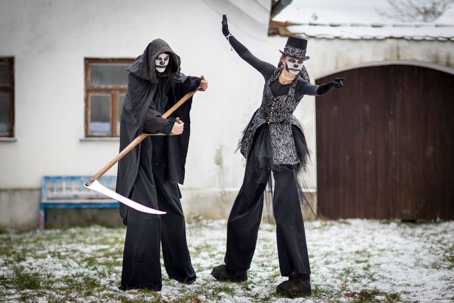 Masopustní maškary na chůdách — fotka 2