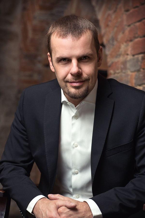 Moderátor Ondra Pokorný