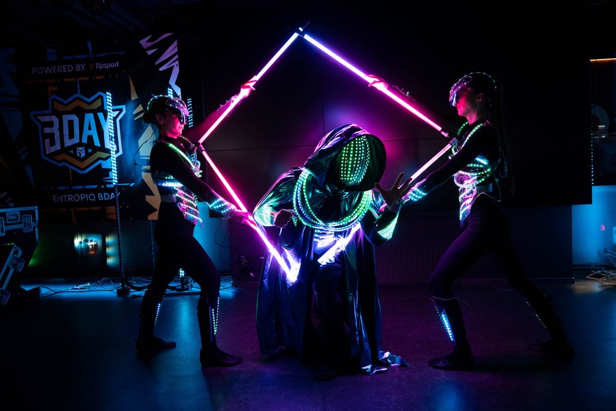 Světelná show s LED kostýmy — fotka 2