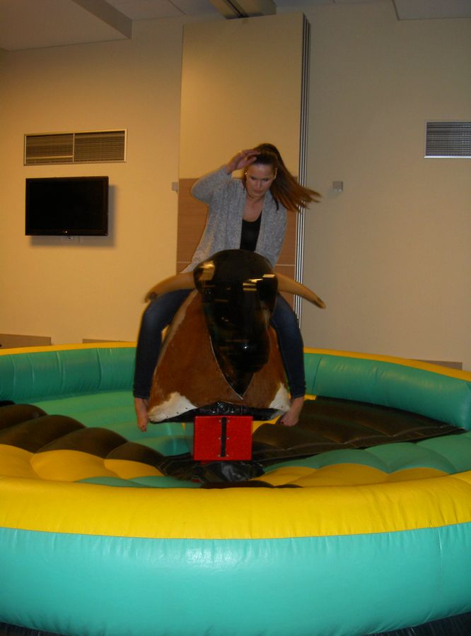 Elektrický býk - rodeo atrakce — fotka 4