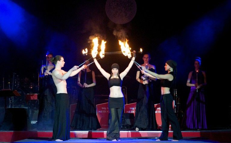 Interier fireshow Ilusias | tanec světel — fotka 3
