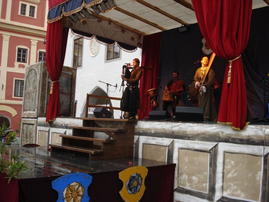 Dei Gratia středověká show music