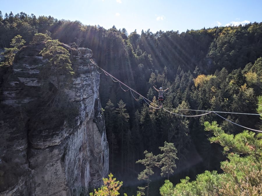 Slackline Show, která bere dech – a workshop, co vás zvedne ze země!