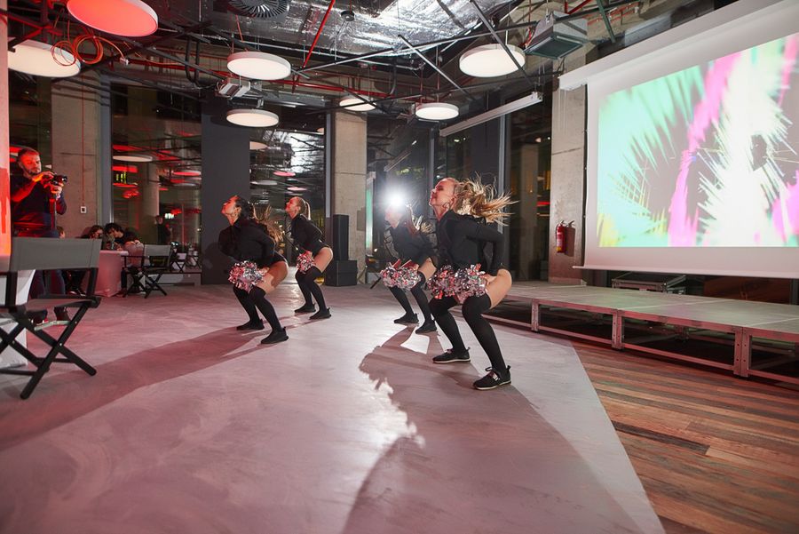 dance show SPACE GIRLS — fotka 4